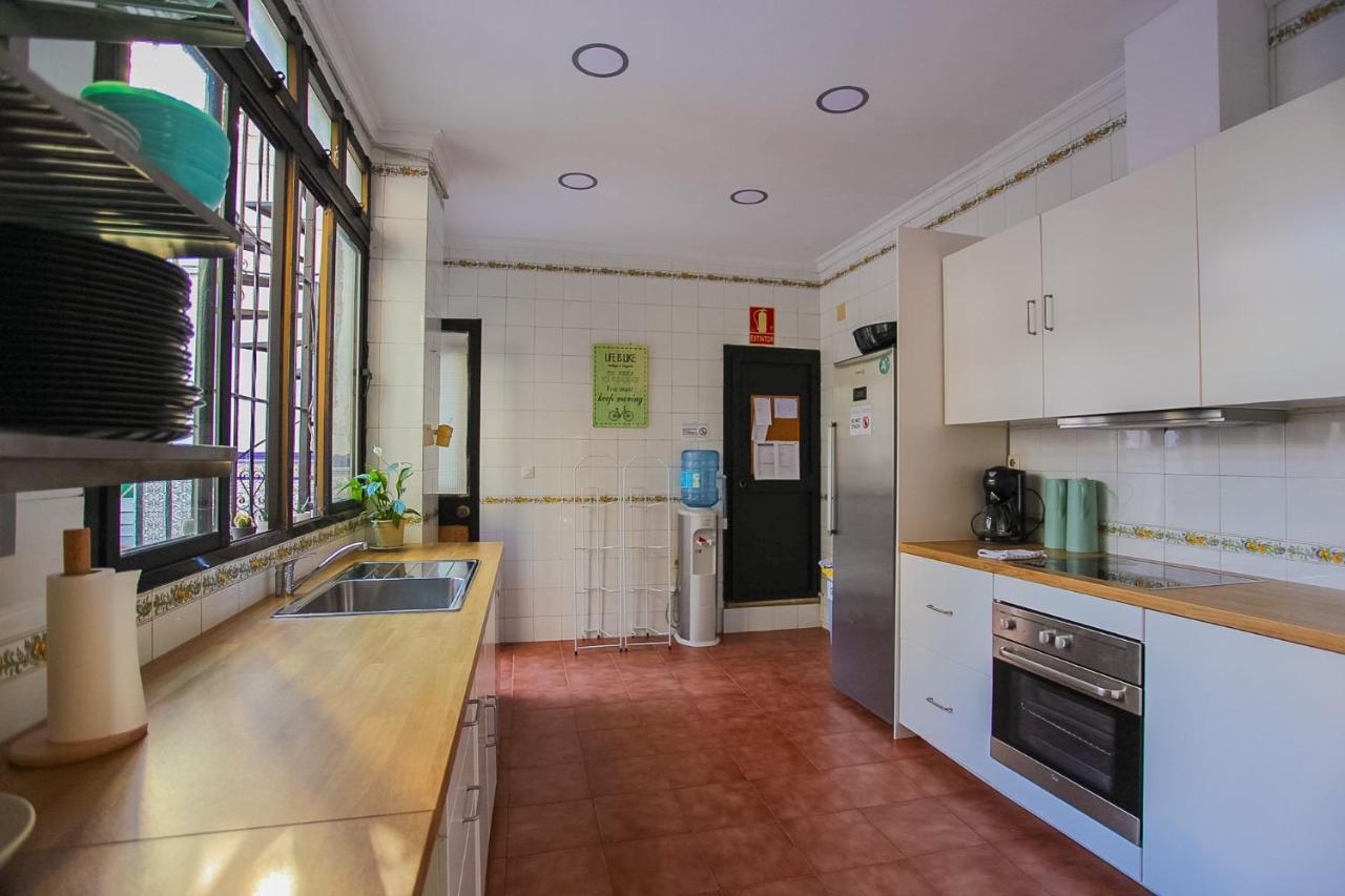 Barbatuke Bed & Bike Hostel มาลากา ภายนอก รูปภาพ